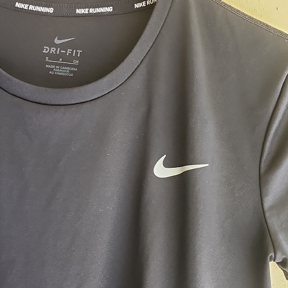 Nike Women's Black Short Sleeve Tee - Picture 3 of 8